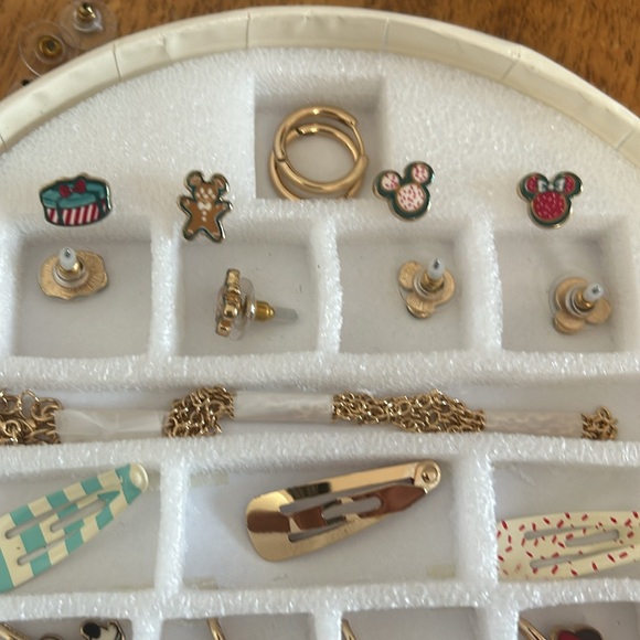 2022 Disney Parks 12 Days of Christmas Box of Surprises Jewelry Box Sealed - Picture 5 of 8